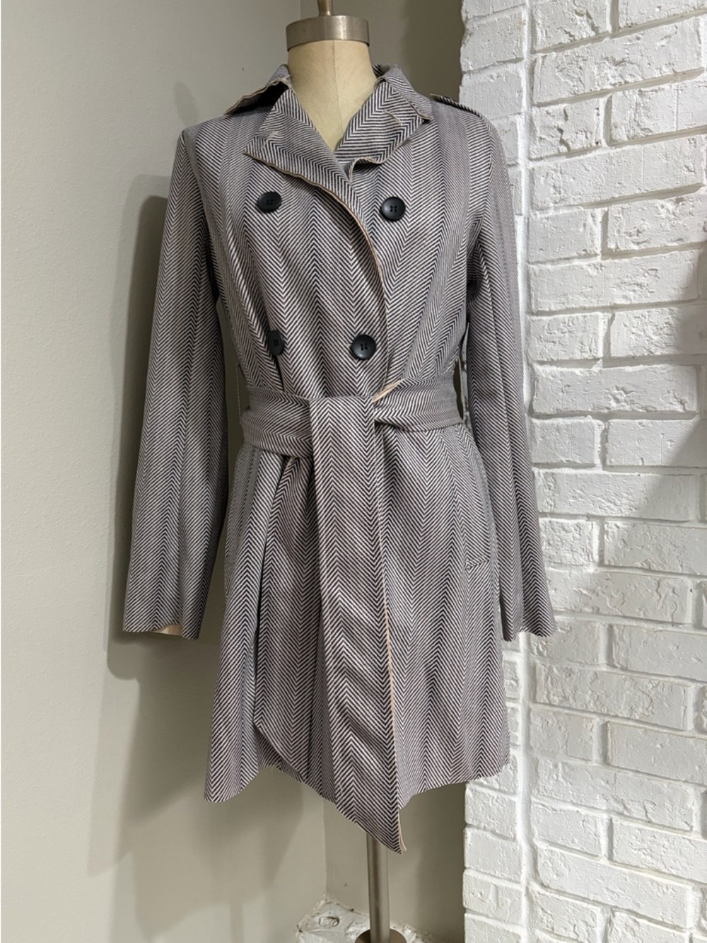 Solitare Double-Breasted Herringbone Trench Coat - Gray - Picture 7 of 7
